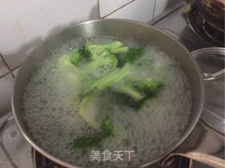 西兰花炒火腿的做法步骤：3