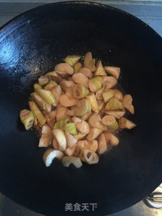 家常油焖笋的做法步骤：3