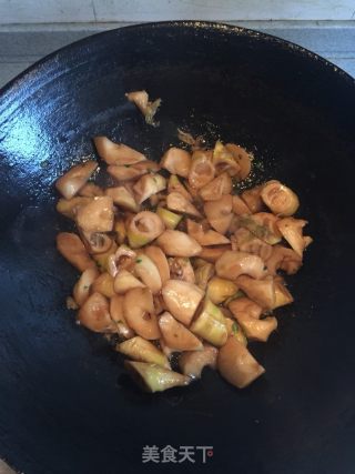 家常油焖笋的做法步骤：4