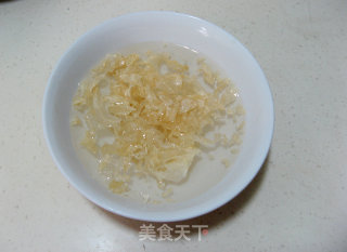 绿豆百合银耳豆浆的做法步骤：2