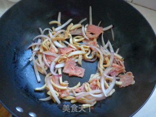 杏鲍菇培根披萨的做法步骤：3