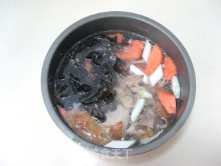 山药胡萝卜鸭架汤的做法步骤：4