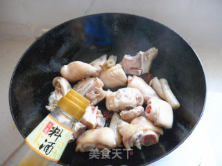 腐乳猪蹄炖花生的做法步骤：7