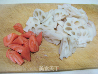 腔排莲藕胡萝卜养生汤的做法步骤：4