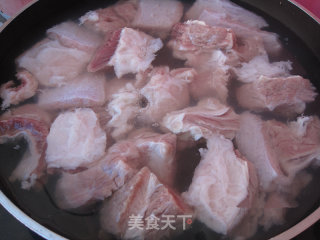 西红柿牛腩的做法步骤：1