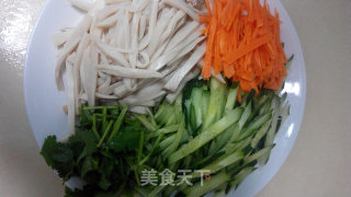 杏鲍菇拌黄瓜的做法步骤：3