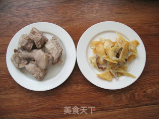 墨鱼干排骨汤的做法步骤：2