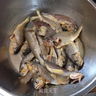 酱焖小黄鱼的做法步骤：2