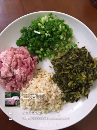 麗寳葱香雪菜笋肉麦饼的处女作的做法步骤：2
