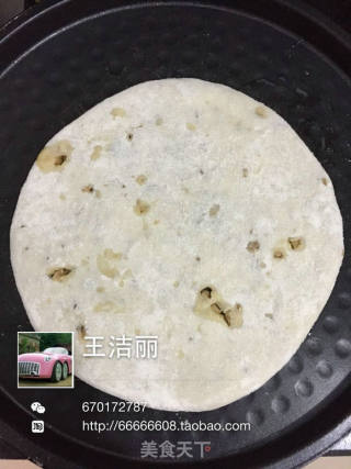 麗寳葱香雪菜笋肉麦饼的处女作的做法步骤：7