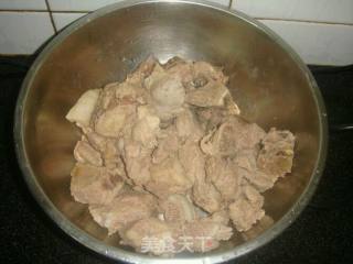 东北菜_排骨炖土豆的做法步骤：2