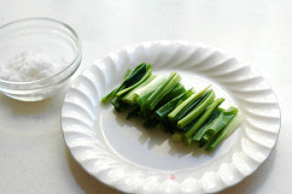 地方特色美食：上海本邦葱油面的做法步骤：1
