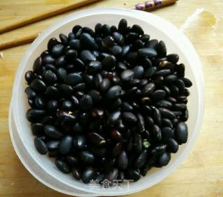 自制黑豆浆的做法步骤：1