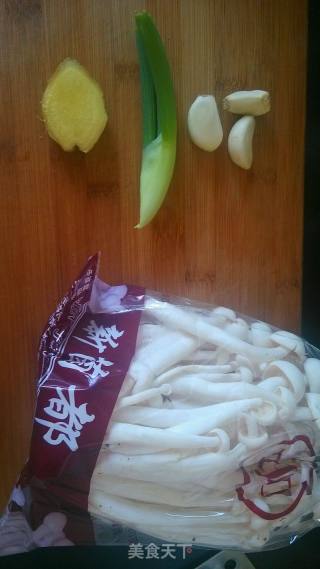 清炒海鲜菇的做法步骤：1
