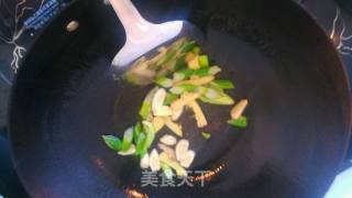 清炒海鲜菇的做法步骤：3