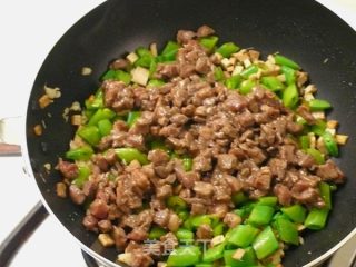 孜然牛丁炒甜豆  ★口口牛排 3的做法步骤：8