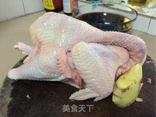 黄酒焖鸡的做法步骤：1