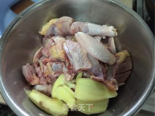 黄酒焖鸡的做法步骤：2
