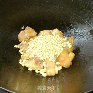 猪手焖黄豆的做法步骤：4