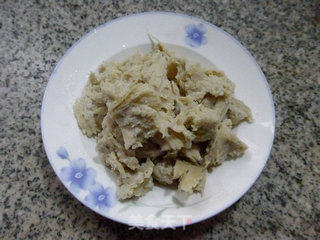 野葱黑木耳炒烤麸的做法步骤：2