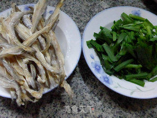 韭菜炒龙头烤的做法步骤：1