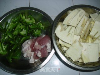五花肉烧春笋的做法步骤：2