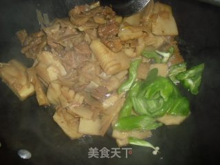 五花肉烧春笋的做法步骤：6