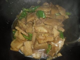 五花肉烧春笋的做法步骤：7