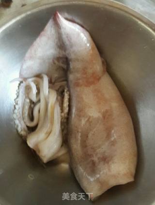 酥脆鱿鱼圈的做法步骤：1
