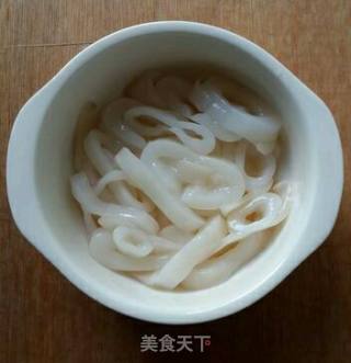 酥脆鱿鱼圈的做法步骤：2