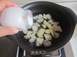 油焖春笋的做法步骤：2