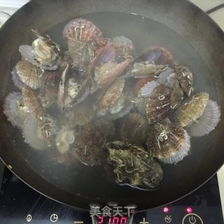 蒜蓉粉丝扇贝的做法步骤：2