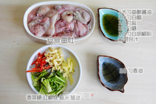 炒安鱇鱼肚丝的做法步骤：1