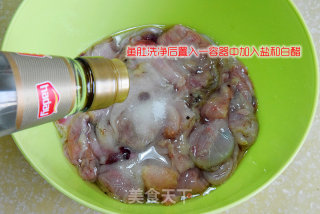 炒安鱇鱼肚丝的做法步骤：2