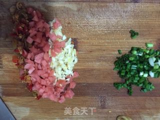 红烧鲫鱼的做法步骤：2