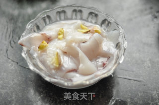 青椒鱿鱼卷的做法步骤：1