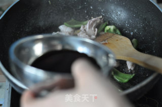 青椒鱿鱼卷的做法步骤：7
