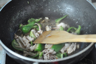 青椒鱿鱼卷的做法步骤：8