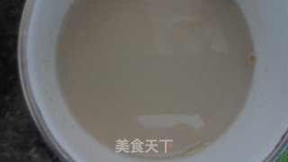 巧克力坚果甜披萨的做法步骤：1
