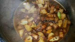 红烧肉炖藕的做法步骤：6