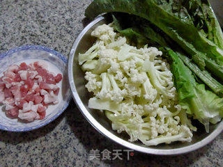 肉丝莴笋叶炒花菜的做法步骤：1