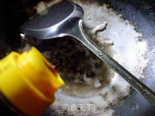 肉丝莴笋叶炒花菜的做法步骤：5