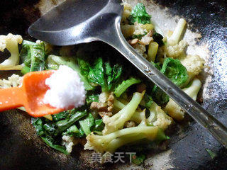 肉丝莴笋叶炒花菜的做法步骤：10