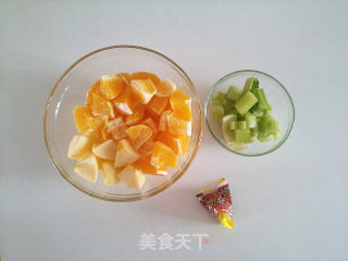 西芹香橙美颜汁的做法步骤：1