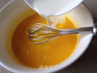 【杏仁蜂蜜戚风蛋糕】的做法步骤：4