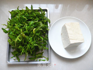 煎荠菜豆腐饼的做法步骤：1
