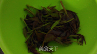 春天枝芽上的味道——炸香椿的做法步骤：1