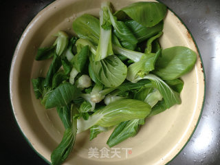 清炒青菜的做法步骤：1