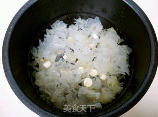 紫薯银耳雪梨汤的做法步骤：2