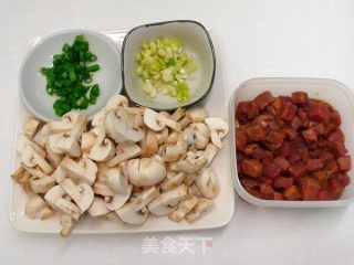 奶油蘑菇牛排丁 ★口口牛排4的做法步骤：2